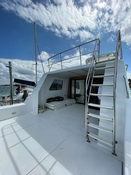TIKI TIKI PARTY BOAT