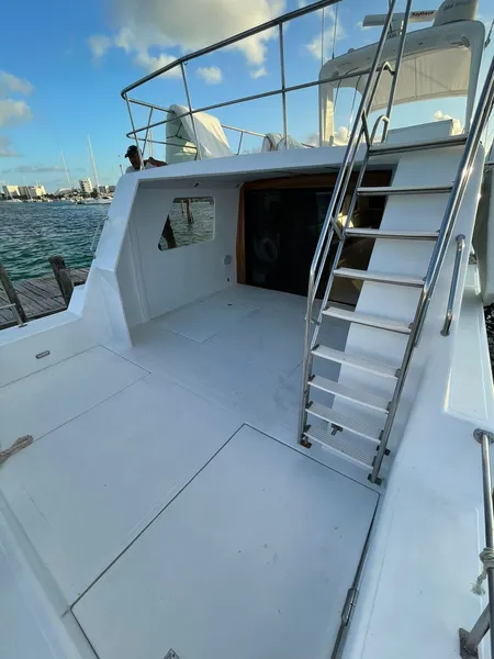 TIKI TIKI PARTY BOAT